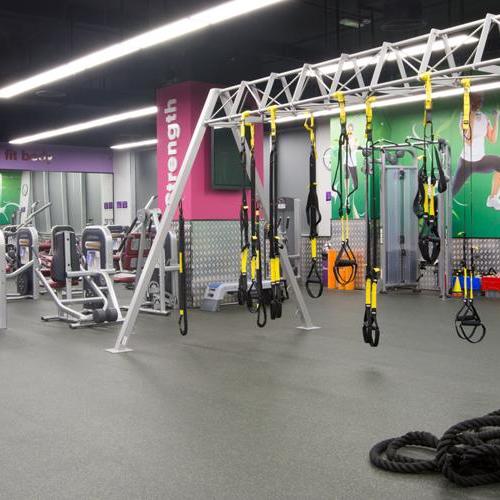 Fitness First Al-Fardan center various training equipment